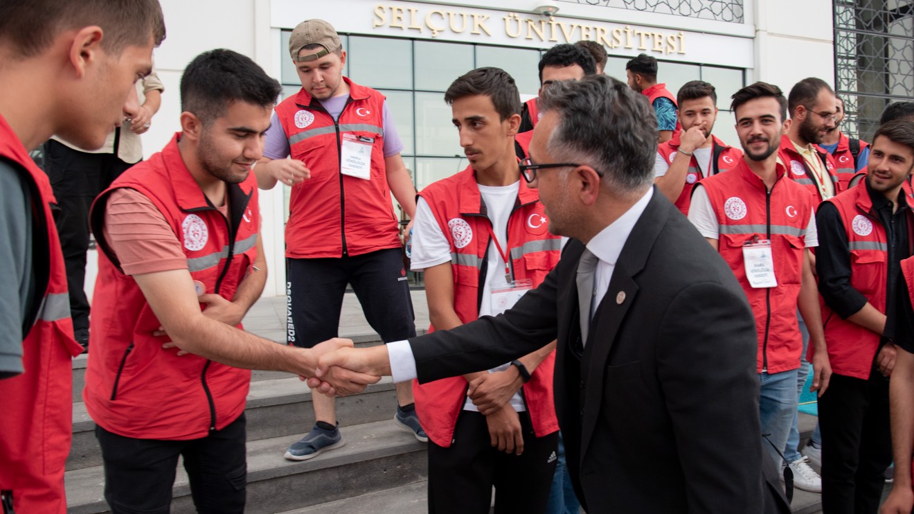 Damla Projesi’nin gönüllü gençleri Selçuk Üniversitesindeydi